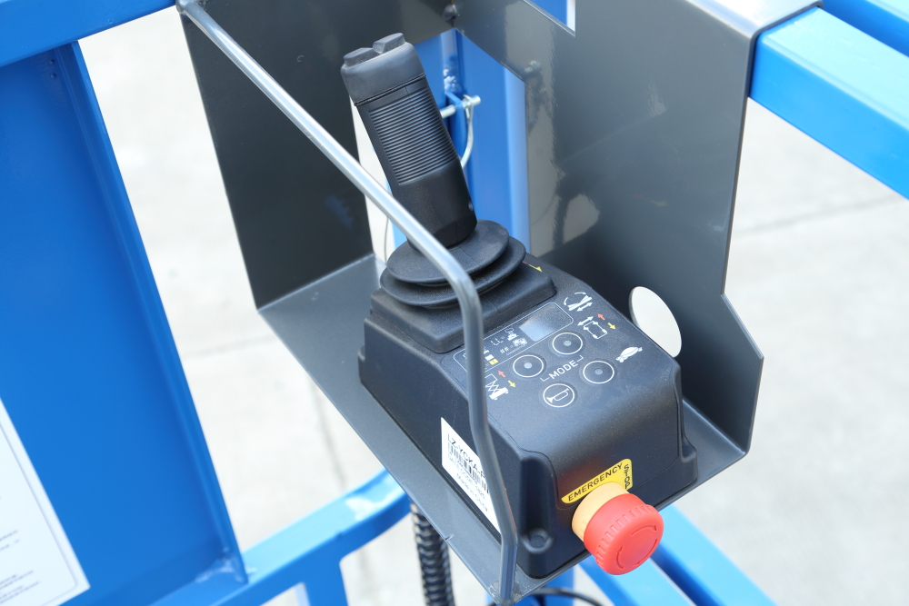 自行剪叉式高空作业平台