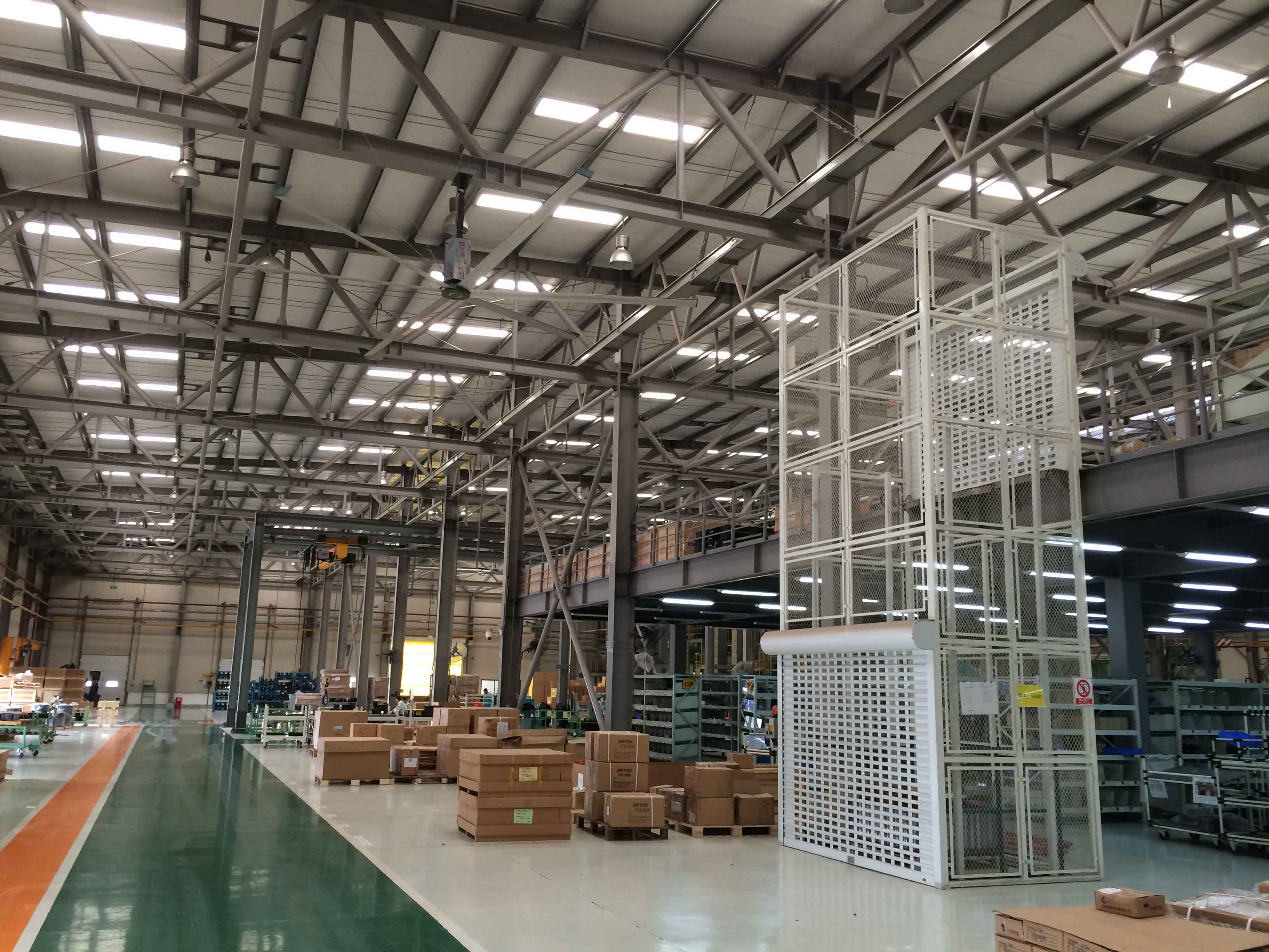 移动剪叉式升降平台解决工厂车间设备维护